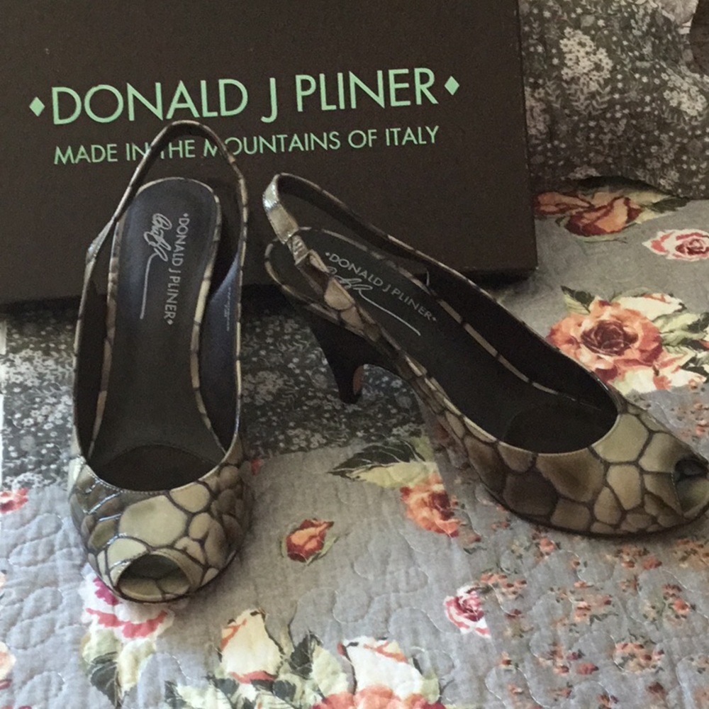 Donald J Pliner crocodile patent leather sling